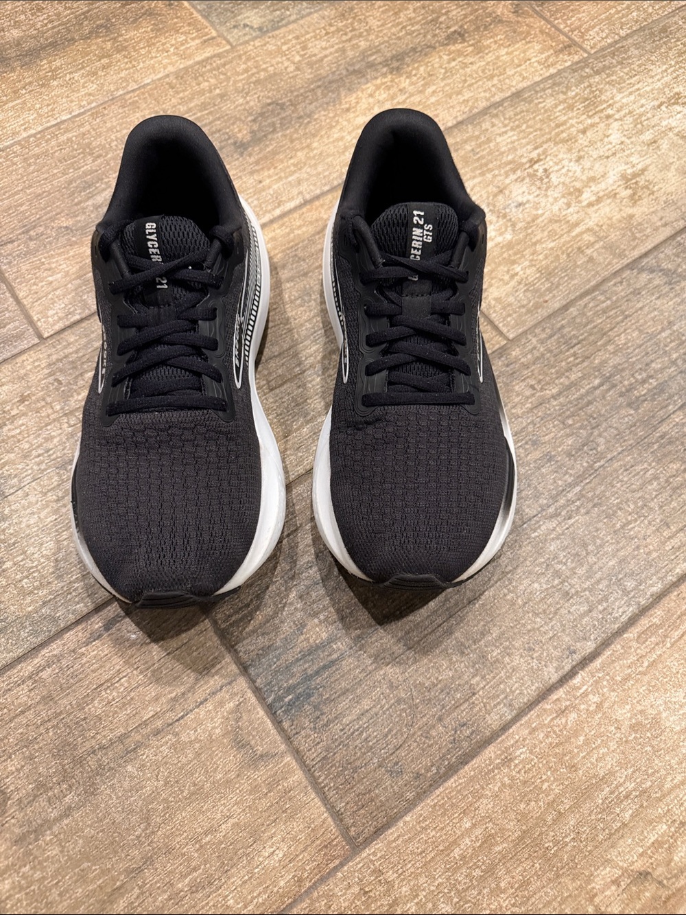Ladies Brooks Glycerin 21  Black Running Shoes EUC.  9.5